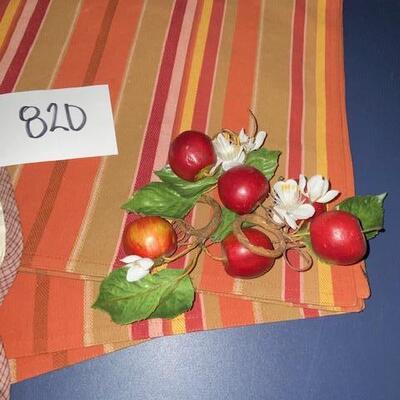 Lot 820 - Fall table decor