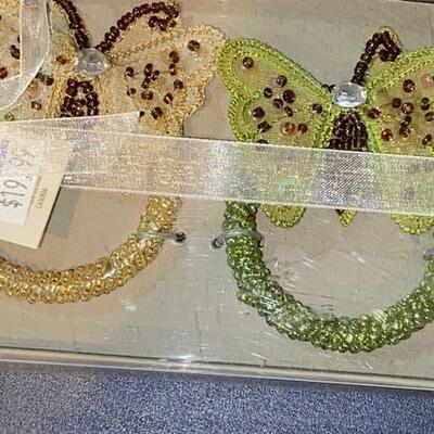 Lot 822- Napkin rings