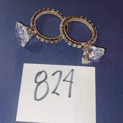 Lot 824 - Diamond ring decor