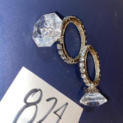 Lot 824 - Diamond ring decor
