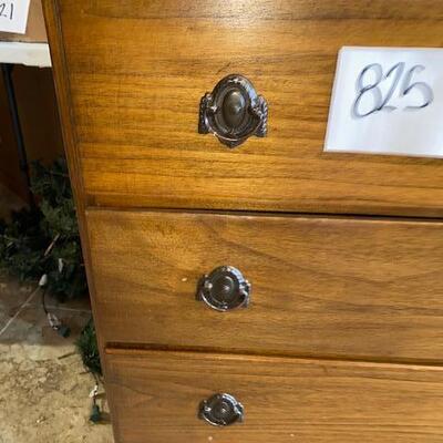 Lot 825 - small dresser