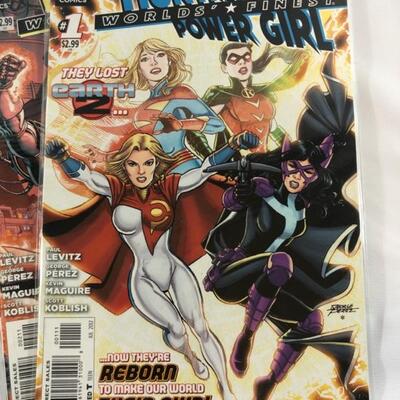DC Comics - The New 52! - Worlds' Finest (Huntress & Power Girl)