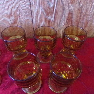 LOT  100 VINTAGE AMBER GLASSES