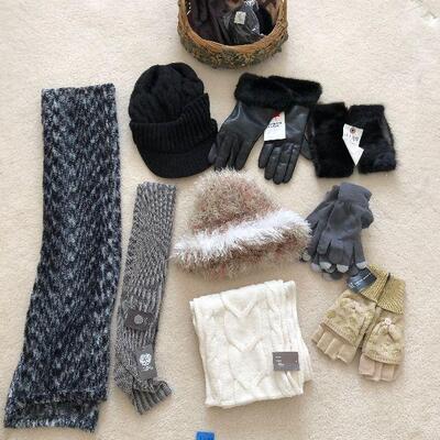 Lot 119 - Ladies Outdoor Clothing Winter Accessories