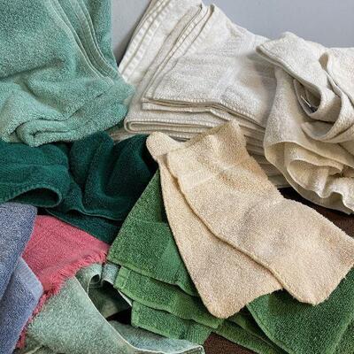 Lot #68 TOWELS: All bath, hand and wash cloths 