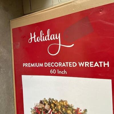 Lot 839 - Beautiful Wreath