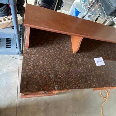 Lot 840 - Desk