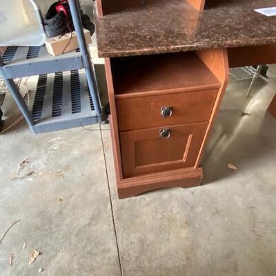 Lot 840 - Desk
