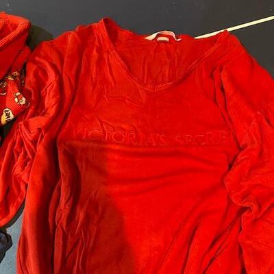 Lot 841 - Womens Pajamas