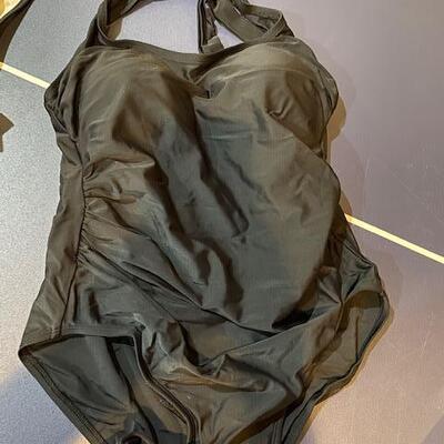 Lot 843 - Swim wear 