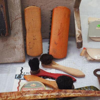 Lot 9  handmade used shoeshine box , shine equipment and long show horns