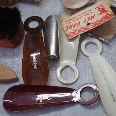 Lot 9  handmade used shoeshine box , shine equipment and long show horns