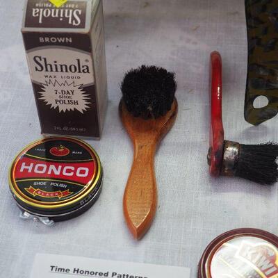 Lot 9  handmade used shoeshine box , shine equipment and long show horns