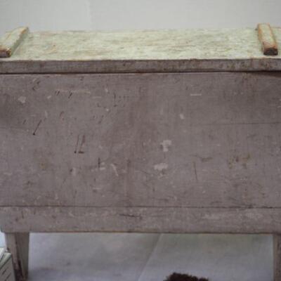 Lot 9  handmade used shoeshine box , shine equipment and long show horns