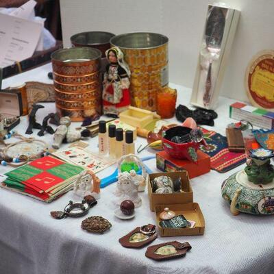 Lot 10 Collectibles lot. Jewelry, Avon, Vintage Christmas, Occupied Japan flower frog ceramic