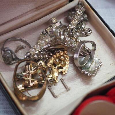 Lot 10 Collectibles lot. Jewelry, Avon, Vintage Christmas, Occupied Japan flower frog ceramic