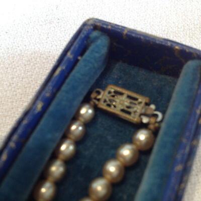 Vintage Mini Pearl Necklace.