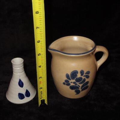 2 blue flower pottery 