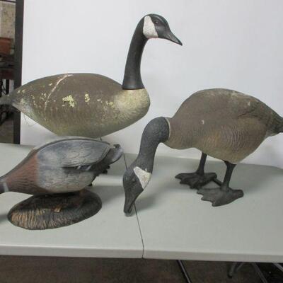 Lot 201 - Plastic Yard Geese & Duck