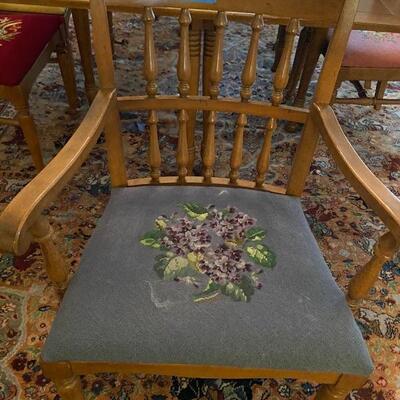 Lot 1: Oak dining room table with 6 chairs, including 1 arm chair. 