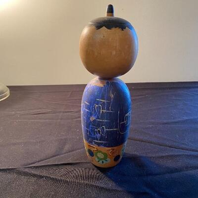 Lot 8: Oriental Vases, kokeshi dolls, Signed Fenton and more