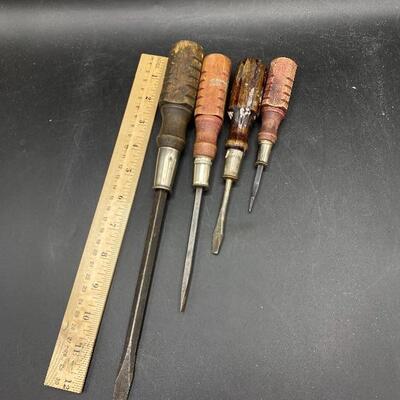 Set of 4 Wood Handle Standard Screwdrivers