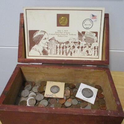 Lot 213 - Wooden Box With American Coin