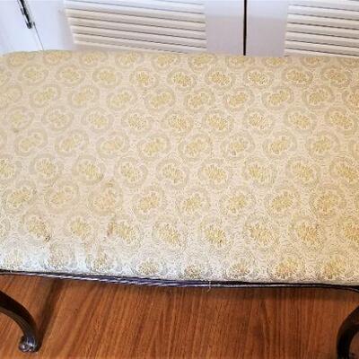 Lot #69   Vintage Queen Anne Style Vanity Bench
