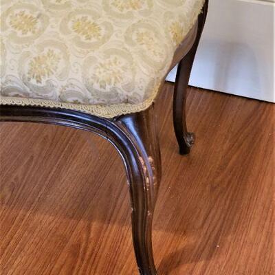 Lot #69   Vintage Queen Anne Style Vanity Bench