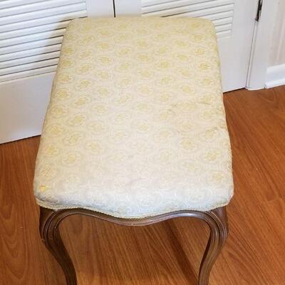 Lot #69   Vintage Queen Anne Style Vanity Bench