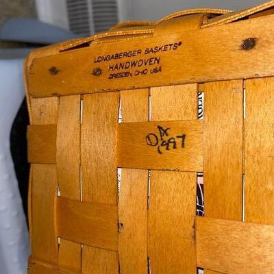 Lot 14 - Longaberger Tissue Basket with lid