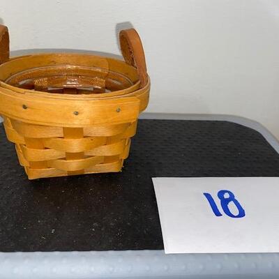 Lot 18 - Longaberger small booking basket