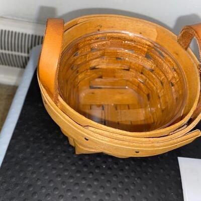 Lot 18 - Longaberger small booking basket