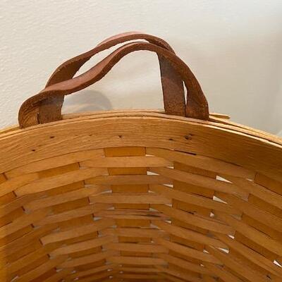 Lot 29 - Longaberger Large Darning Basket