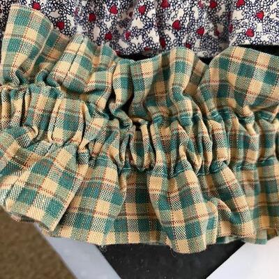 Lot 32 - 2 basket garters