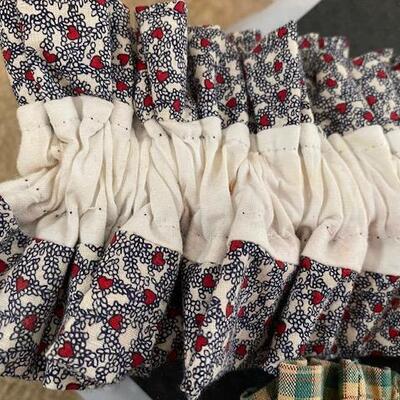 Lot 32 - 2 basket garters