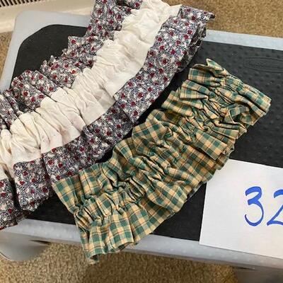 Lot 32 - 2 basket garters