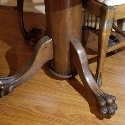Lot #86  Nice Antique Oak Dining Table with 4 chairs