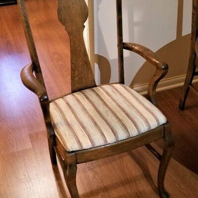 Lot #86  Nice Antique Oak Dining Table with 4 chairs