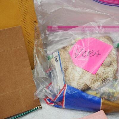 Lot 20 Button cover kit, knitting needles, embroidery hoops 