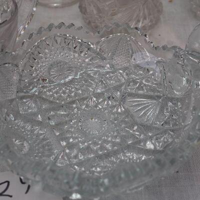 Lot 24 Glassware