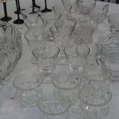 Lot 24 Glassware