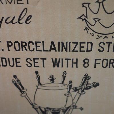 Lot 25 Vintage Royale Fondue enamal pot