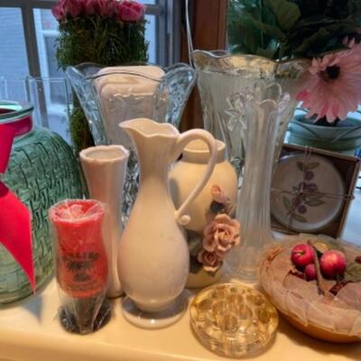 Lot 49. Large assortment of vases, artificial flowers, decorative nicknacks--$45