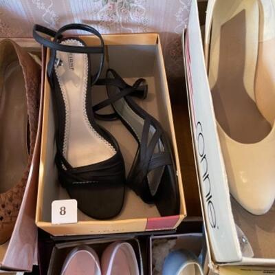 Lot 58. Seventeen pairs of womenâ€™s shoes, sizes 7 to 8.5, vintage (Town and Country 1950s, Wild Card 1980s), etc.--$50