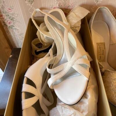 Lot 58. Seventeen pairs of womenâ€™s shoes, sizes 7 to 8.5, vintage (Town and Country 1950s, Wild Card 1980s), etc.--$50