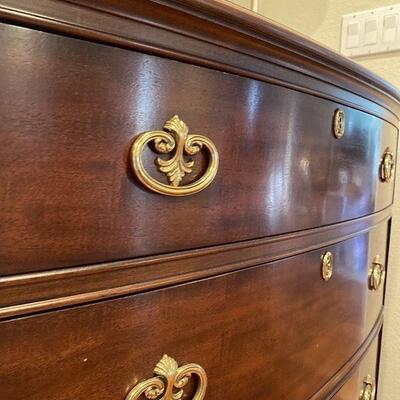 Henredon Bow-Front Chest of 3 Drawers