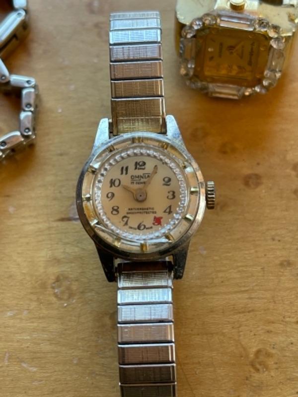 Lot 73. Ten watches, two alarm clocks, 1 phone, keychains, two purse