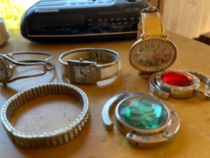 Lot 73. Ten watches, two alarm clocks, 1 phone, keychains, two purse