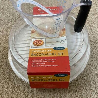 Microwave Bacon Grill Container and Measuring Cup